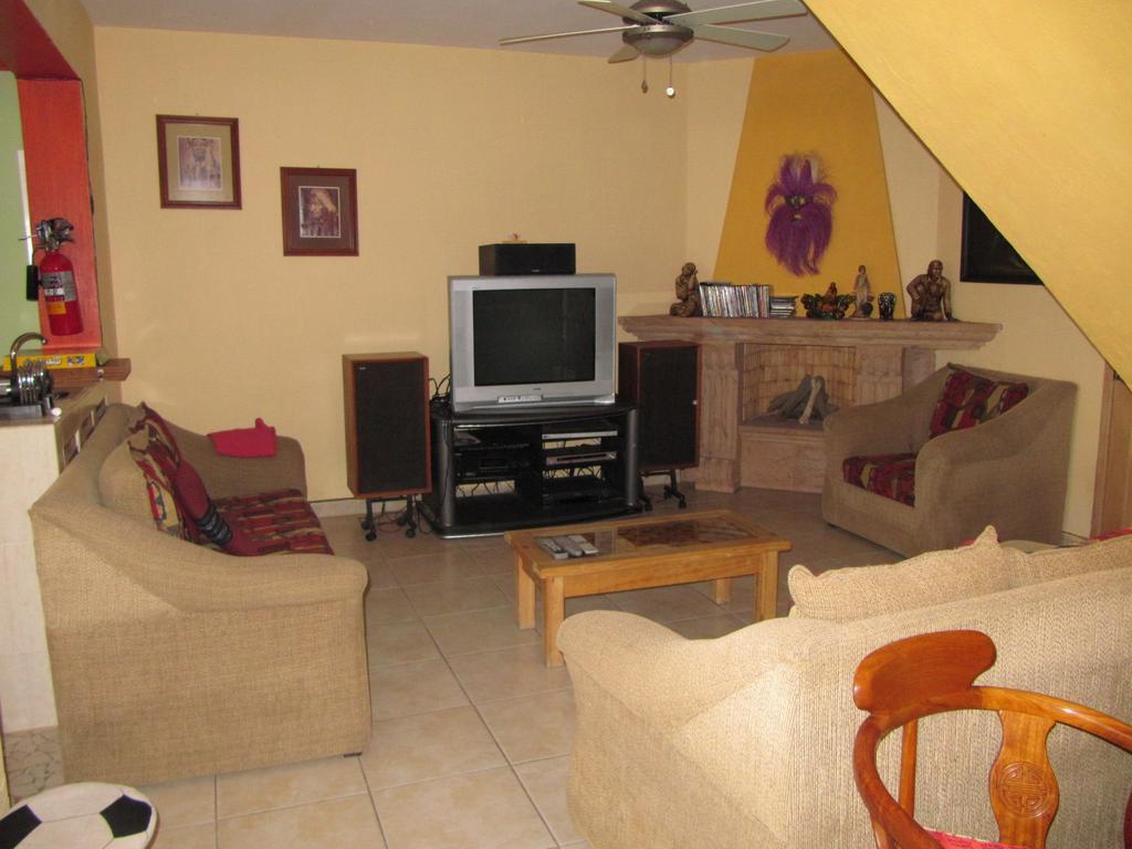 La Puerta Violeta Guesthouse & Spa San Juan Cosalá Екстериор снимка