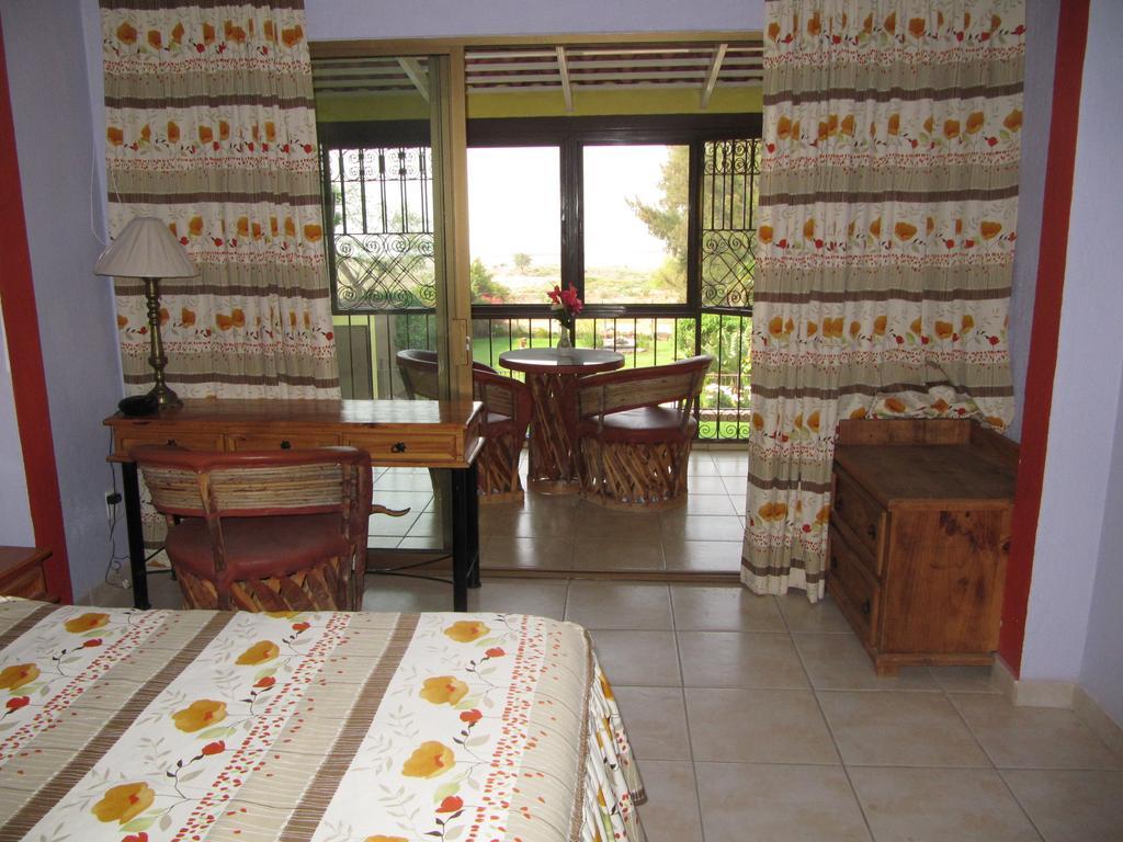 La Puerta Violeta Guesthouse & Spa San Juan Cosalá Стая снимка