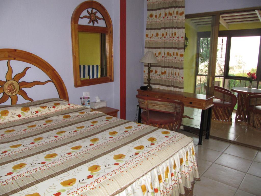 La Puerta Violeta Guesthouse & Spa San Juan Cosalá Стая снимка